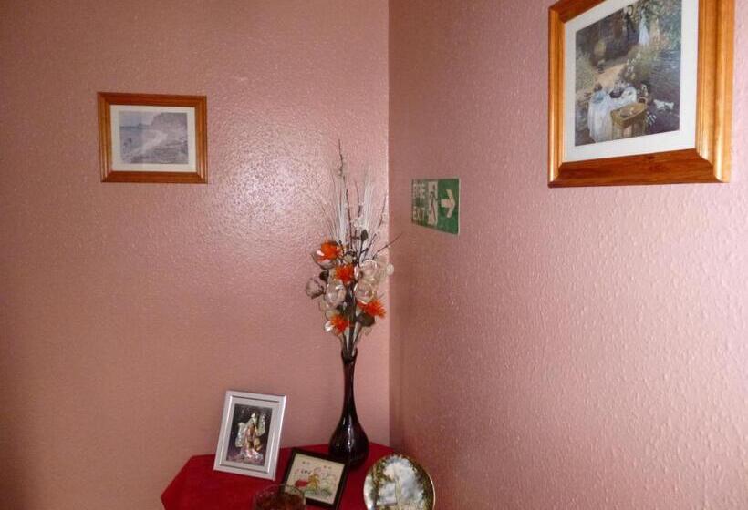 Пансион Macdonald House