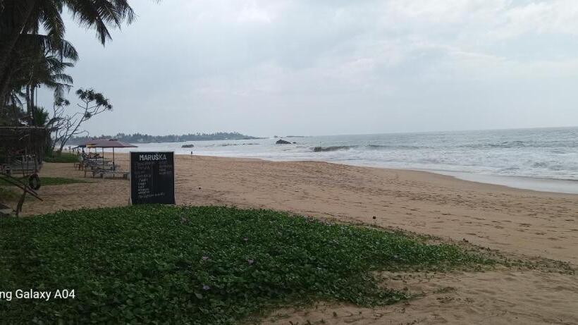 Pensione Tamaro Beach Resort