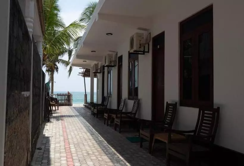 پانسیون Tamaro Beach Resort