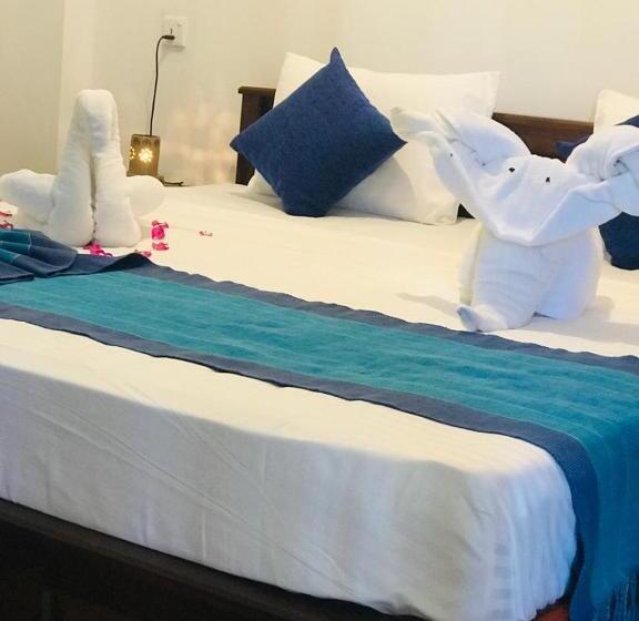 Pensione Tamaro Beach Resort