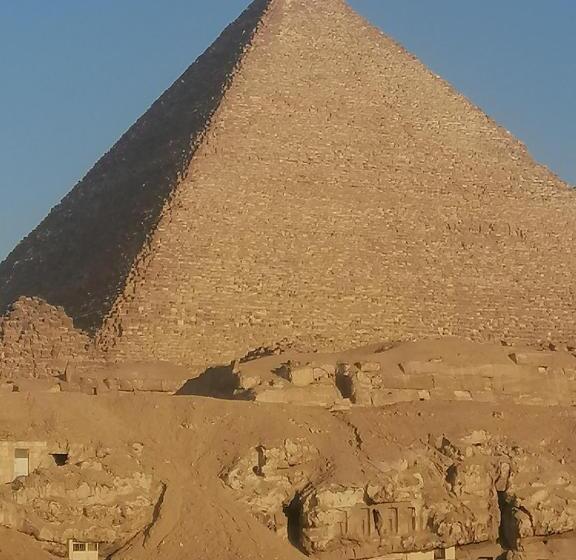 تختخواب و صبحانه Grensha Pyramid And Sphinx View