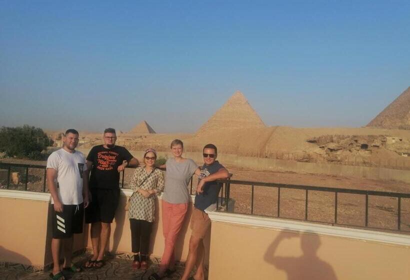 تختخواب و صبحانه Grensha Pyramid And Sphinx View