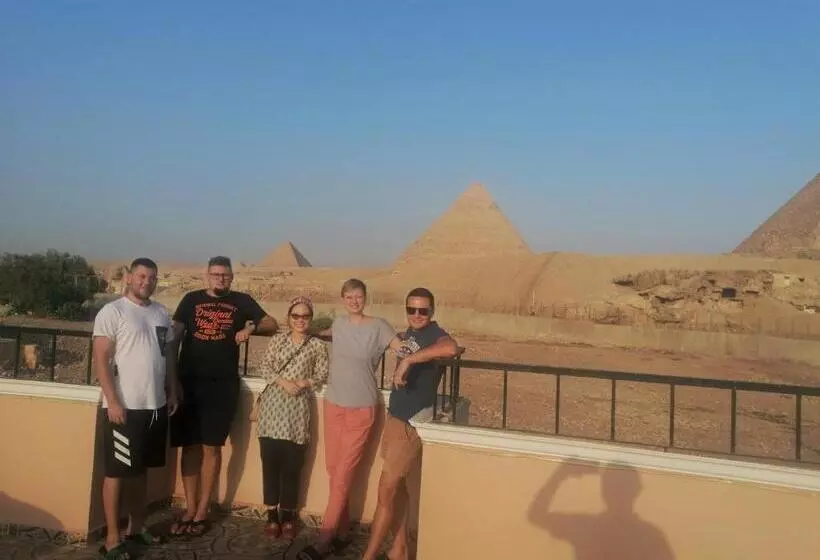 تختخواب و صبحانه Grensha Pyramid And Sphinx View