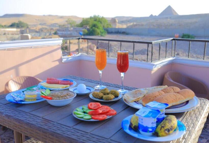 تختخواب و صبحانه Grensha Pyramid And Sphinx View