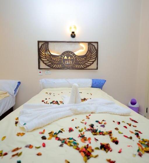 تختخواب و صبحانه Grensha Pyramid And Sphinx View