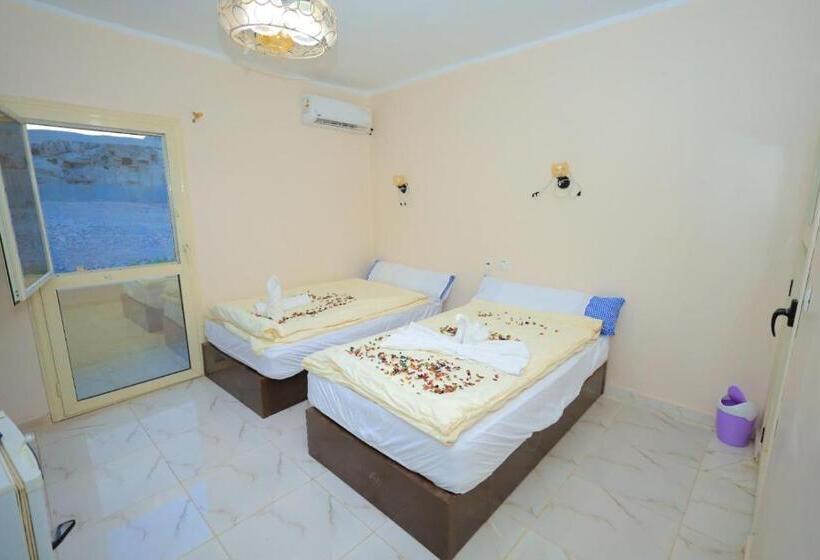 تختخواب و صبحانه Grensha Pyramid And Sphinx View