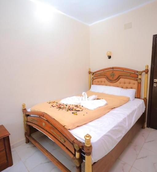 تختخواب و صبحانه Grensha Pyramid And Sphinx View