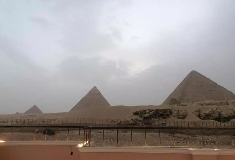تختخواب و صبحانه Grensha Pyramid And Sphinx View