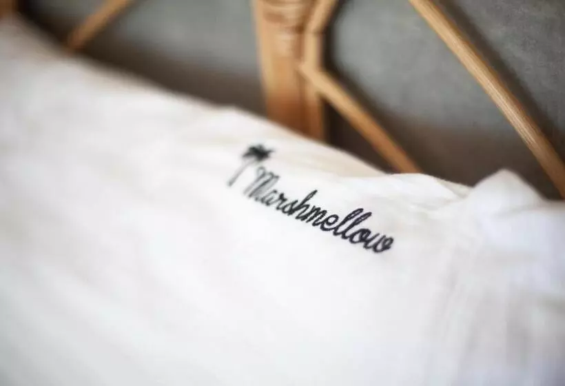 ベッドアンドブレックファースト Marshmellow Beach Rooms   Sri Lanka