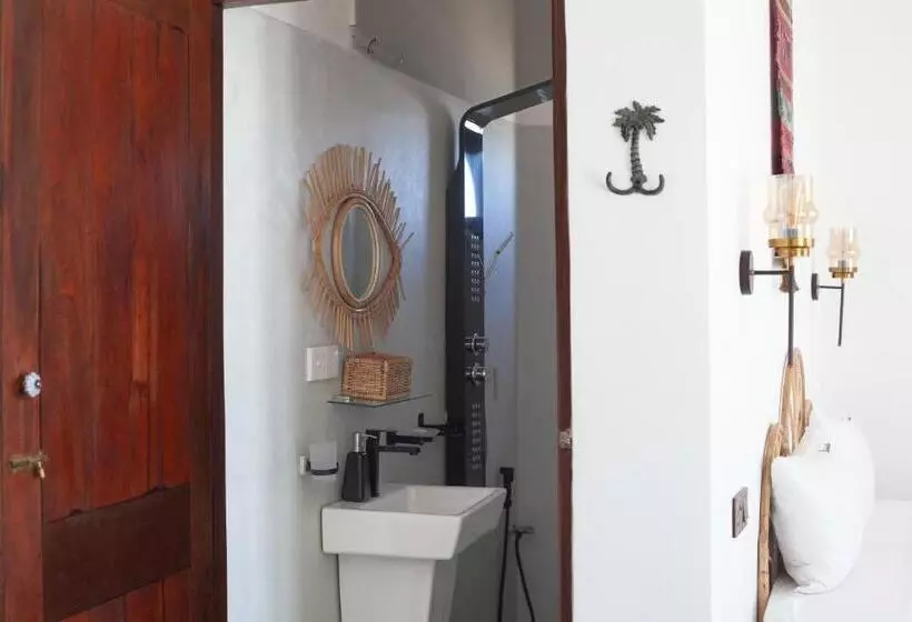 ベッドアンドブレックファースト Marshmellow Beach Rooms   Sri Lanka