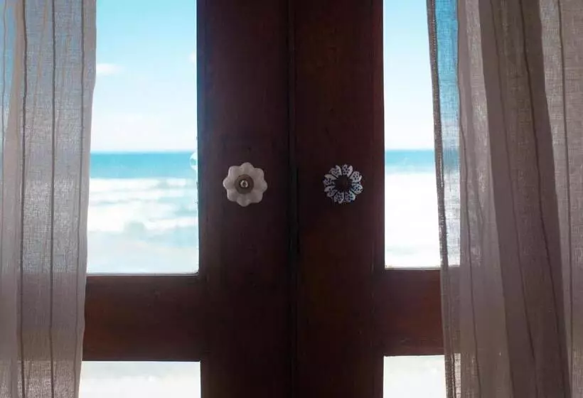ベッドアンドブレックファースト Marshmellow Beach Rooms   Sri Lanka