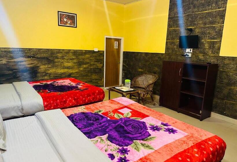 Отель Maharaja Cottage