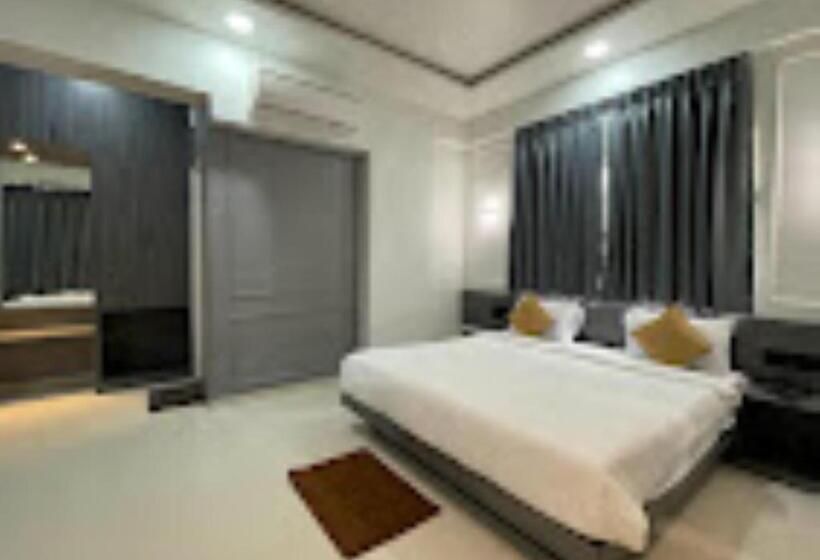 호텔 Oberon Solapur