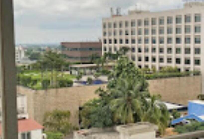 호텔 Oberon Solapur