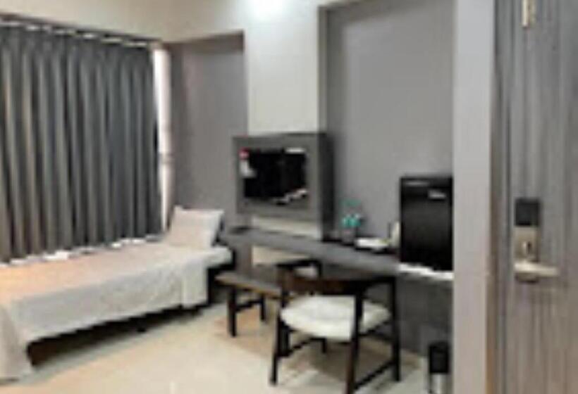 호텔 Oberon Solapur