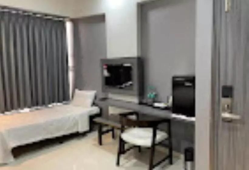 Hotelli Oberon Solapur