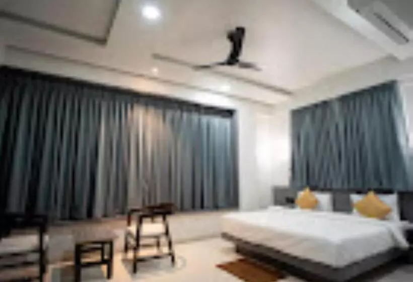 Hotelli Oberon Solapur