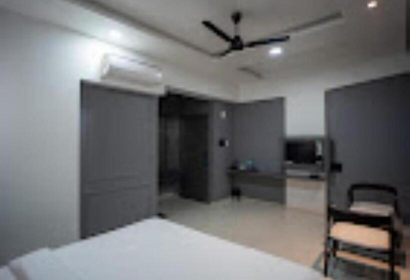 호텔 Oberon Solapur