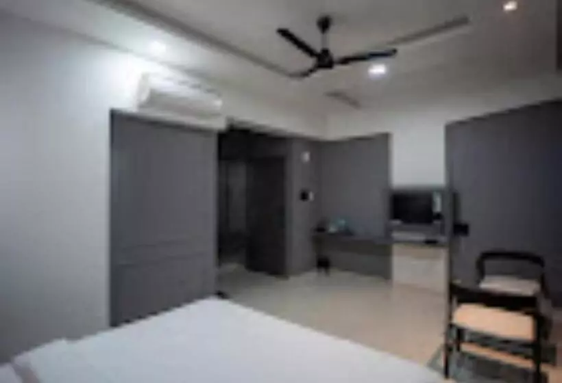 Hotelli Oberon Solapur