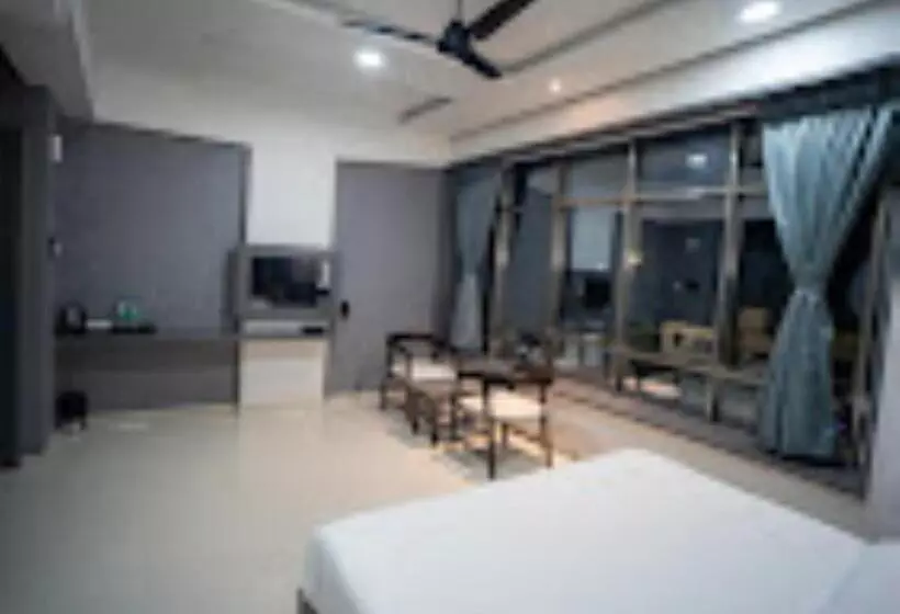 Hotelli Oberon Solapur