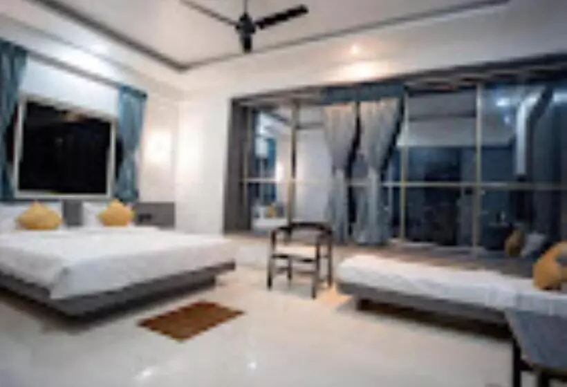 Hotelli Oberon Solapur