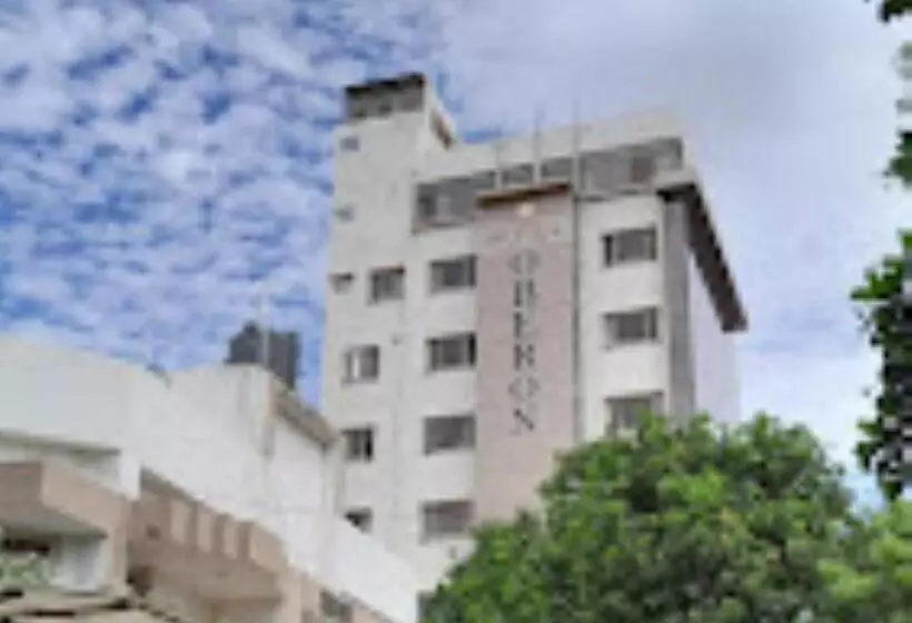 Hotelli Oberon Solapur