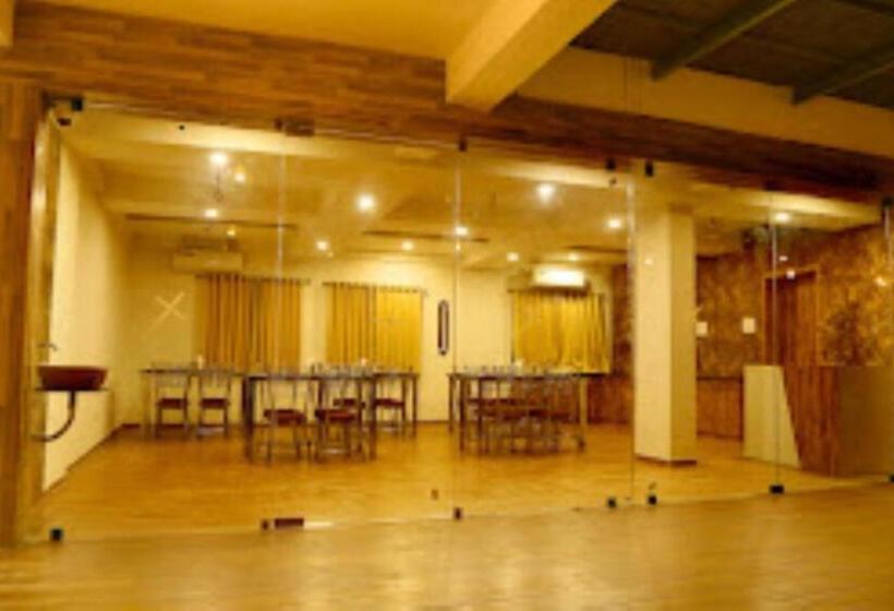 هتل The Rivera,rajkot