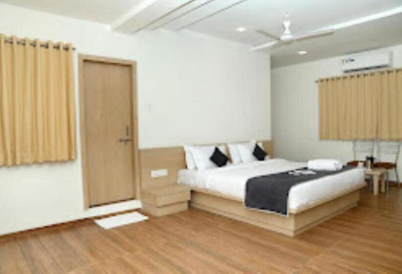 هتل The Rivera,rajkot