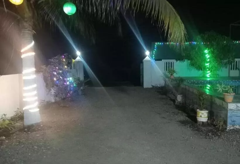 ホテル Tridev Coastal Villa Alibag