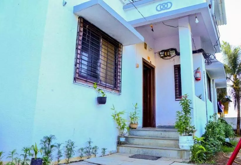 ホテル Tridev Coastal Villa Alibag