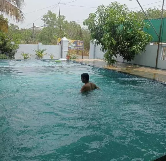 ホテル Tridev Coastal Villa Alibag