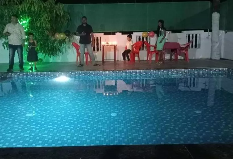 ホテル Tridev Coastal Villa Alibag