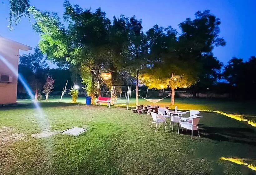 ホテル Willow Farm   Sohna  Gurgoan Road