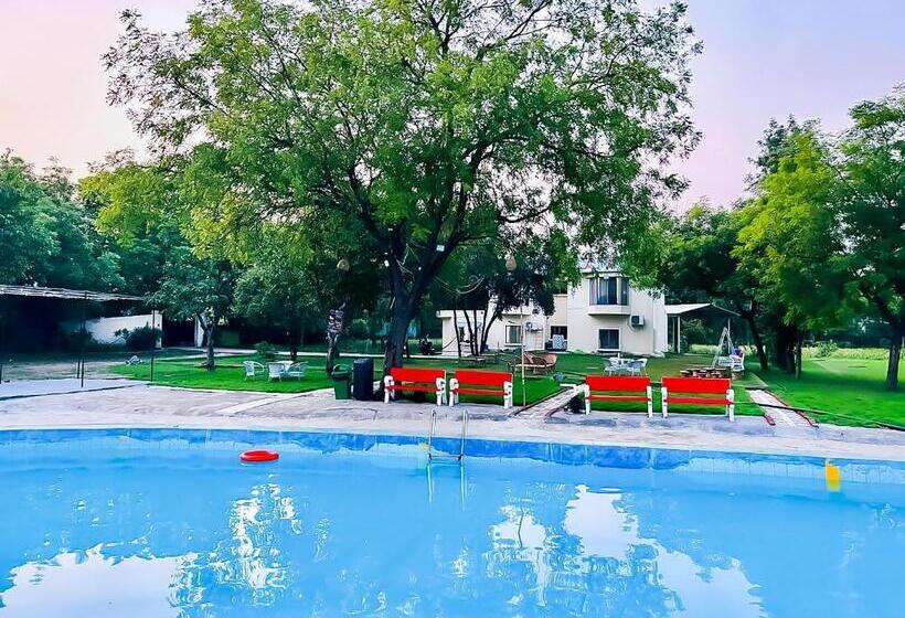 ホテル Willow Farm   Sohna  Gurgoan Road