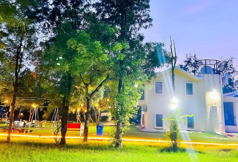 ホテル Willow Farm   Sohna  Gurgoan Road