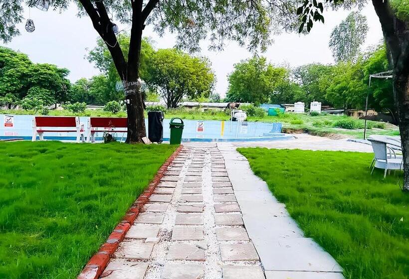ホテル Willow Farm   Sohna  Gurgoan Road