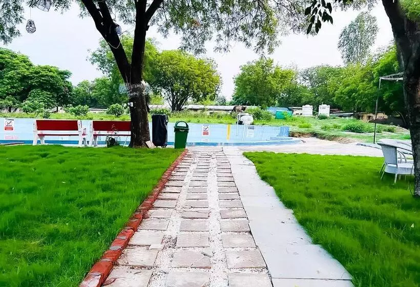 ホテル Willow Farm   Sohna  Gurgoan Road