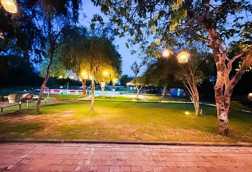 ホテル Willow Farm   Sohna  Gurgoan Road