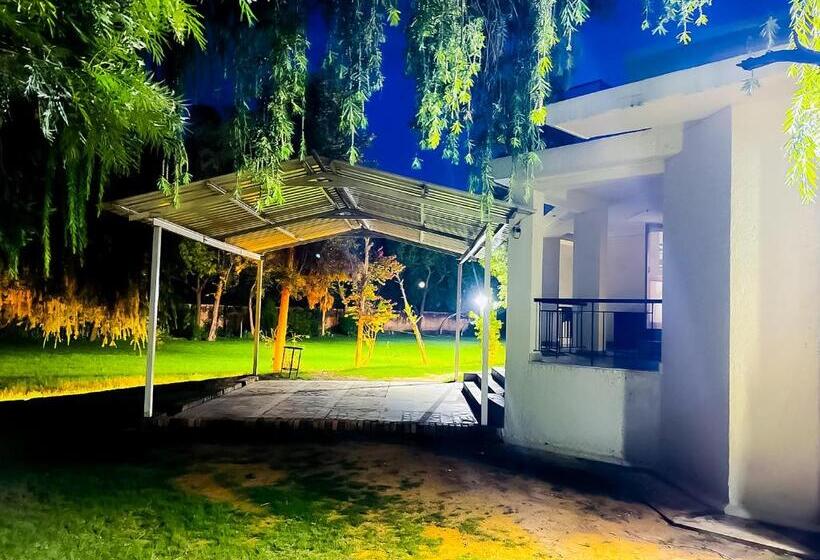 ホテル Willow Farm   Sohna  Gurgoan Road