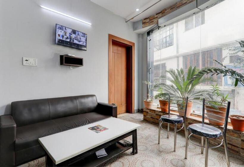 Super Hotel O Sadguru Inn