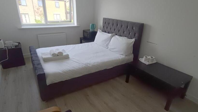 Pensionat Vishisamarth Com 8f 15 Min Walk To Coop, Arena ,etihad ,city Centre, Free Car Parking ,free Snacks