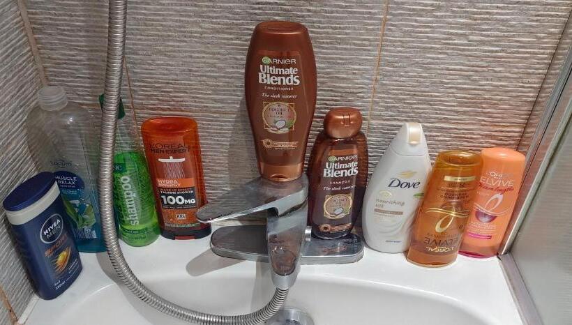 Pensionat Vishisamarth Com 8f 15 Min Walk To Coop, Arena ,etihad ,city Centre, Free Car Parking ,free Snacks