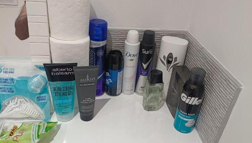 Pension Vishisamarth Com 8f 15 Min Walk To Coop, Arena ,etihad ,city Centre, Free Car Parking ,free Snacks