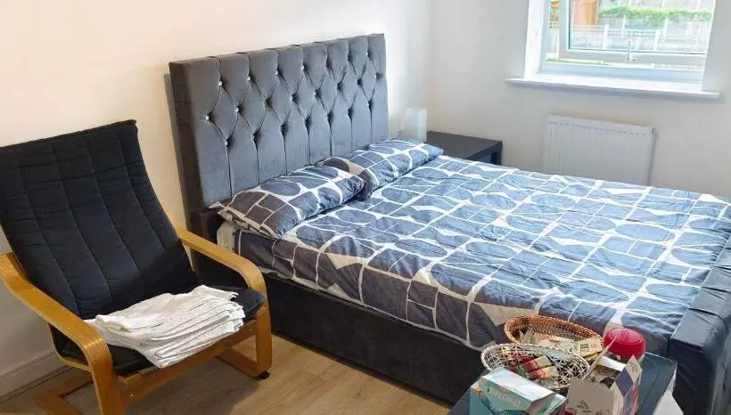 ペンション Vishisamarth Com 8f 15 Min Walk To Coop, Arena ,etihad ,city Centre, Free Car Parking ,free Snacks