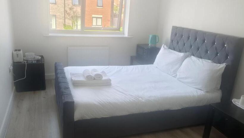 Pensionat Vishisamarth Com 8f 15 Min Walk To Coop, Arena ,etihad ,city Centre, Free Car Parking ,free Snacks