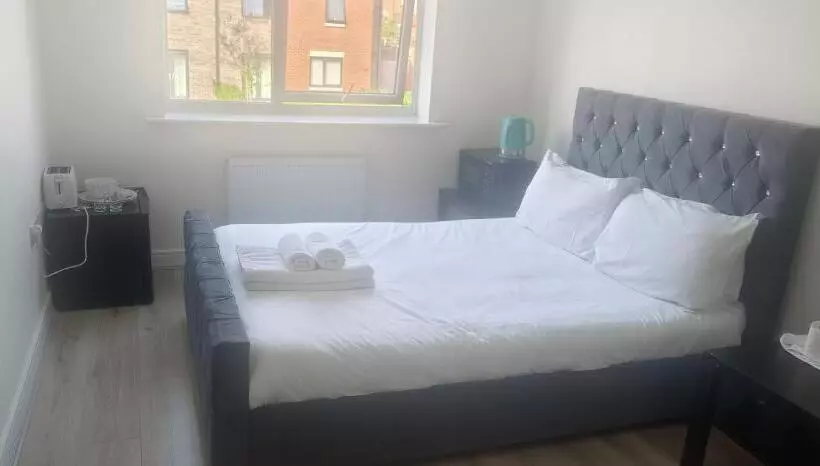 ペンション Vishisamarth Com 8f 15 Min Walk To Coop, Arena ,etihad ,city Centre, Free Car Parking ,free Snacks