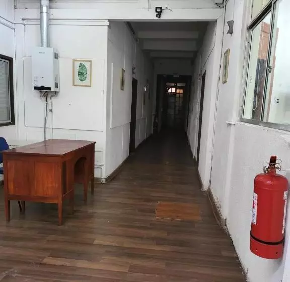 پانسیون Falopa, Maracas Y Asociados