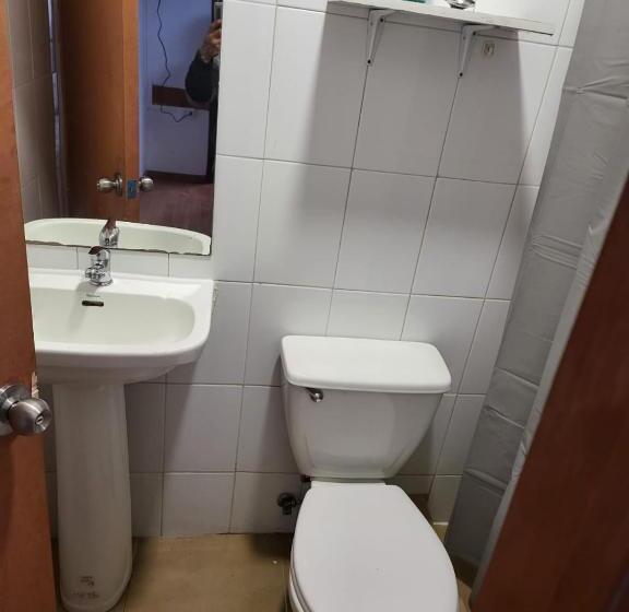 膳宿费 Falopa, Maracas Y Asociados