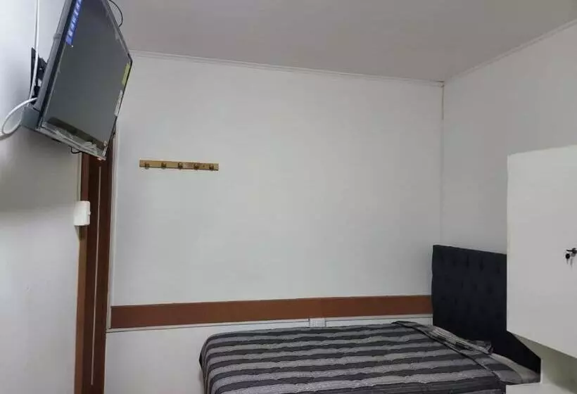 پانسیون Falopa, Maracas Y Asociados