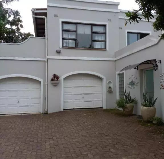 Majatalo Royal Palm Suite, Villa Roc Guesthouse, Salt Rock Ballito, Solar Power